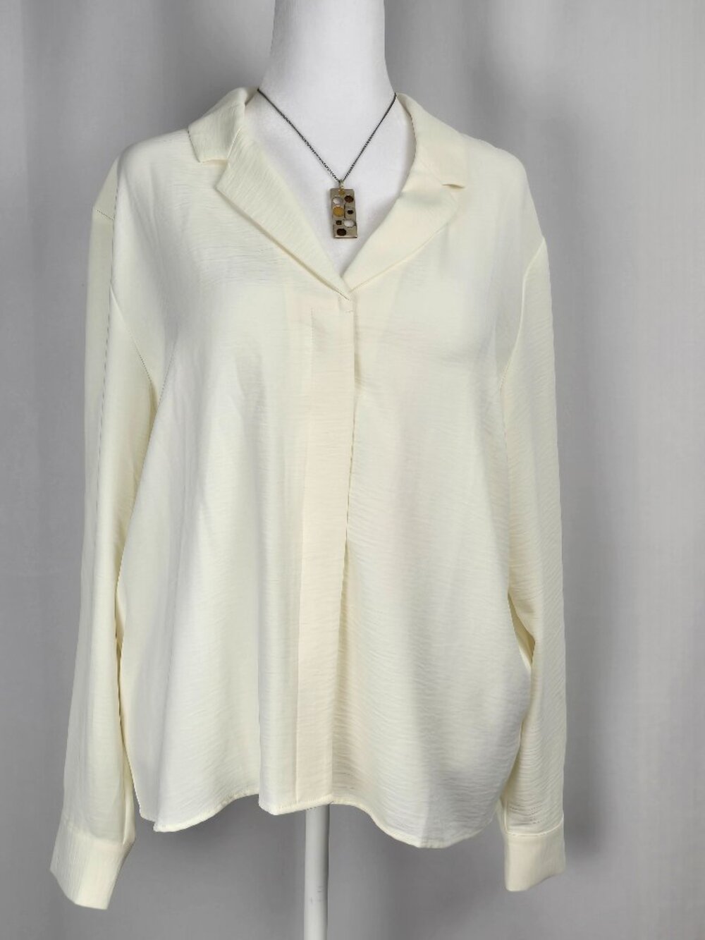 Reitmans Cream Button‑Front Blouse – NWT, Soft & Flowy, Size L